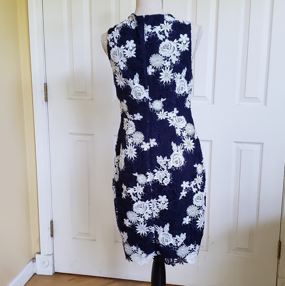 Banana Republic Lace Dress - Picture 2 of 4